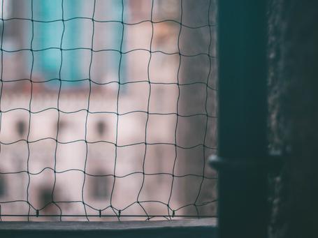 ¿Cuál es el papel de las mallas/mesh en las arquitecturas de microservicios?