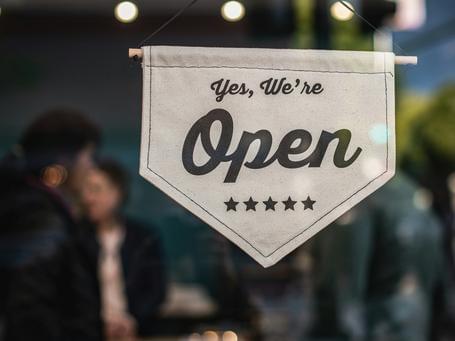 El secreto de los líderes del retail: dominios bien organizados