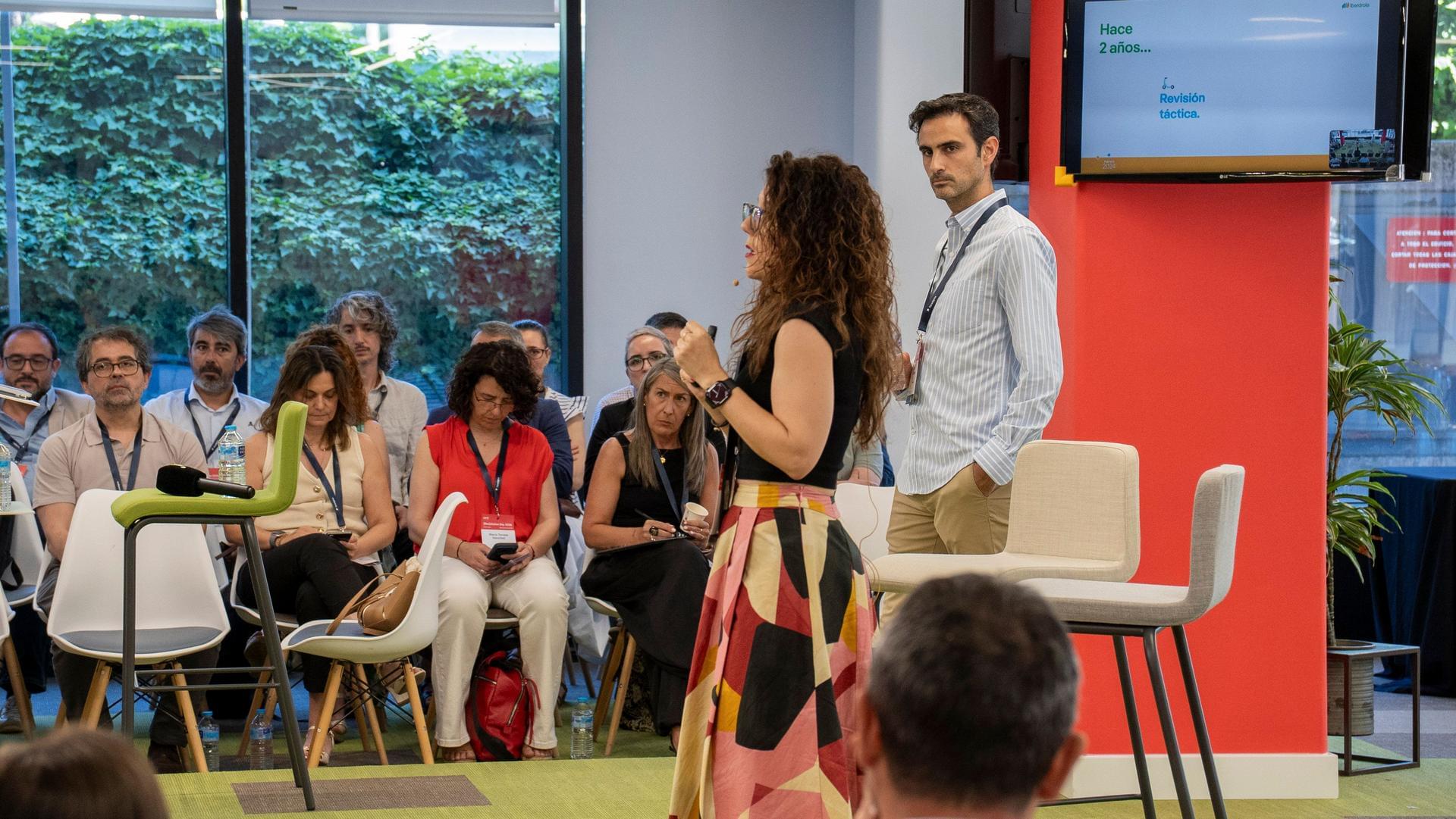 PRODIGI: nuestro journey de transformación de proyecto a producto, charla de Fátima Casaú y Gabriel Salafranca (Iberdrola)