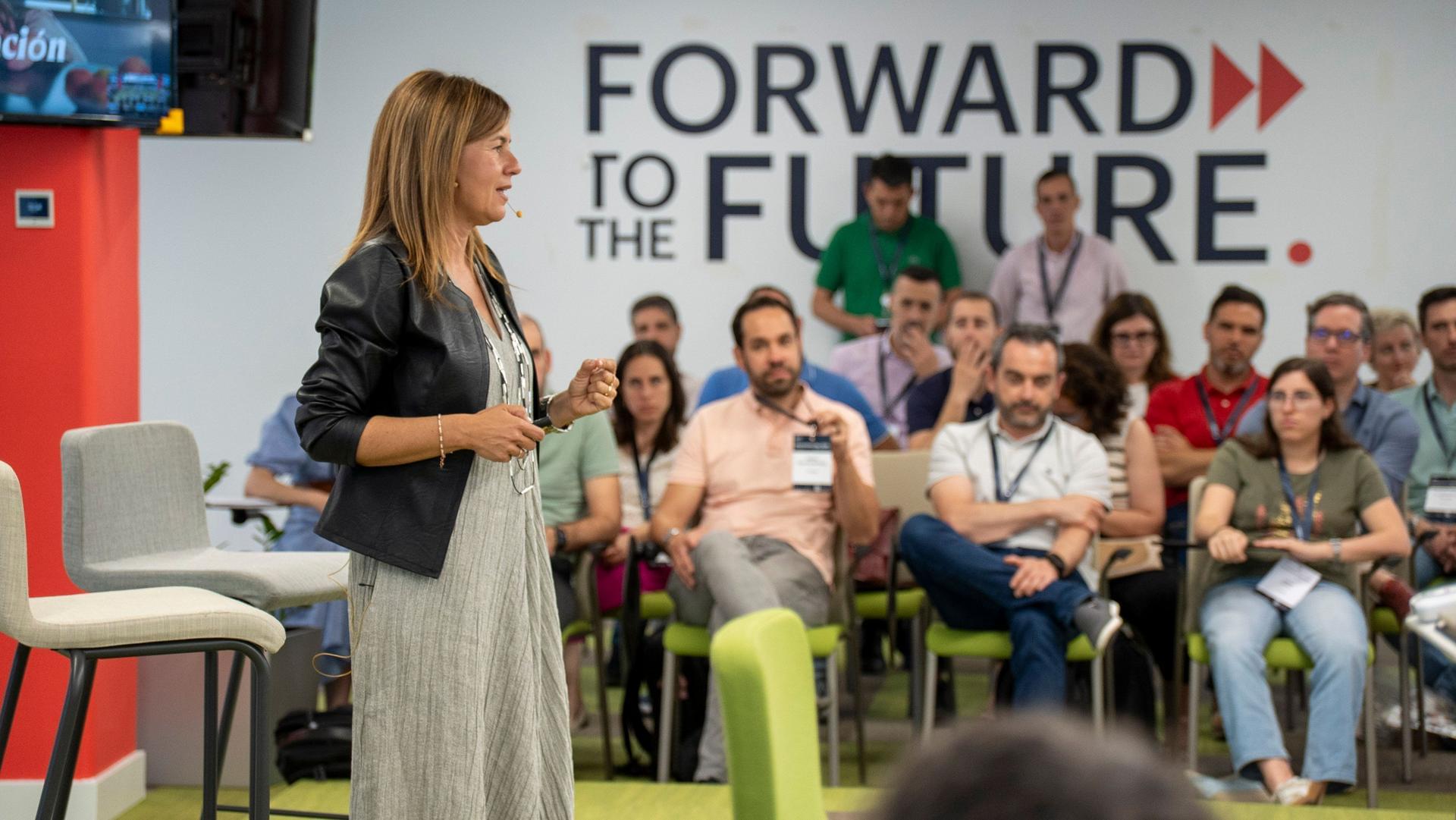 Keynote de cierre de Marta Romo: Neurociencia aplicada al liderazgo en entornos de alta transformación.