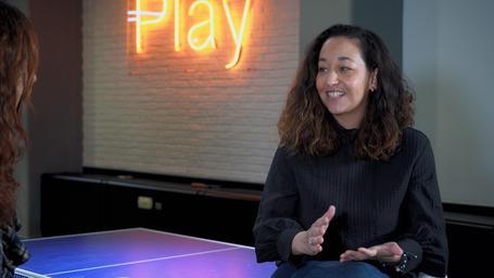 De pequeña, Patricia quería entender cómo funcionaba un teléfono o un PC. Eso la llevó a estudiar Teleco. Ahora lleva años liderando equipos y tiene claro que el papel de la mujer también debe estar en puestos directivos. Esta es su historia 👇 #MujeresQueInspiran #DíaDeLaMujer