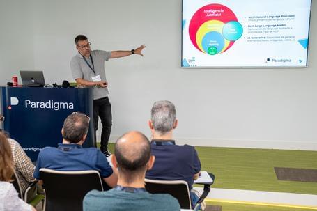 undefined Israel Alcazar en su charla en Agile Real Life 2024.