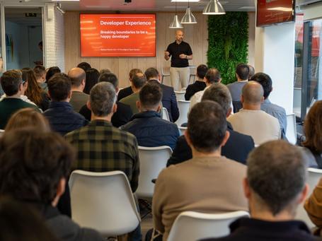 undefined La keynote de Paradigma Open Space 2024 la impartió Román Martín Gil, de Red Hat, en la que nos habló del concepto Developer Experience