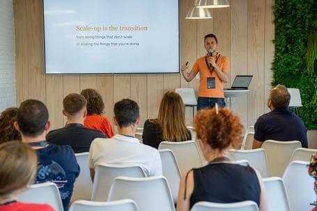 undefined Nacho Herranz en su charla en Agile Real Life 2024.