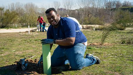 Desde Paradigma queremos contribuir con el cuidado del planeta. Hoy, Día Internacional de los Bosques, recordamos nuestra primera acción: hace un mes plantamos más de 400 árboles para contrarrestar más de una tonelada de CO2. ¡Así fue la experiencia!
