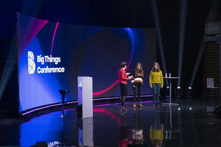 undefined Sandra Timón, junto a Ane Iturzaeta, en su charla de Big Things 2021.
