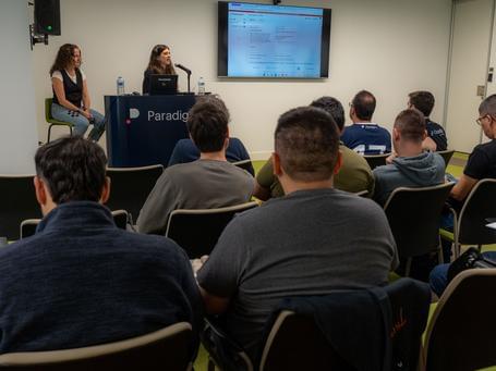undefined Mónica Fernández y Nieves González hablaron de IA generativa en Paradigma Open Space 2024.