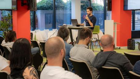 Charla de Emilio sobre rendimiento web, otra de las más votadas.