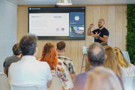 Uno de nuestros compañeros durante la Comunidad de Diseño.