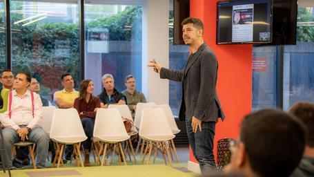 Keynote de apertura de Miguel Ángel Durán (Midudev) en Paradigma Open Space 2025.