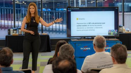 María Álvarez de Linera, fundadora de Nauttes, impartiendo la keynote de apertura de [Rev]olution Day 2025.
