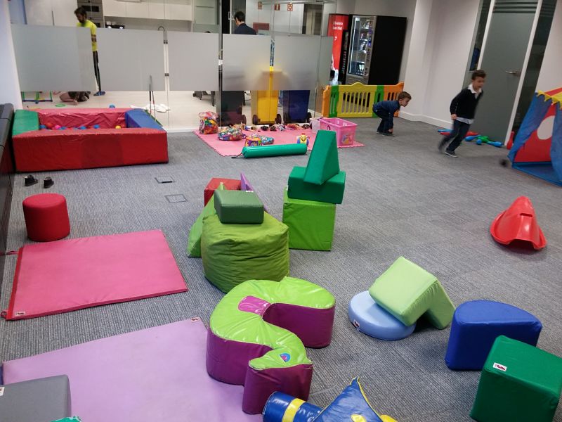 Fiesta de los niños en las oficinas de Paradigma